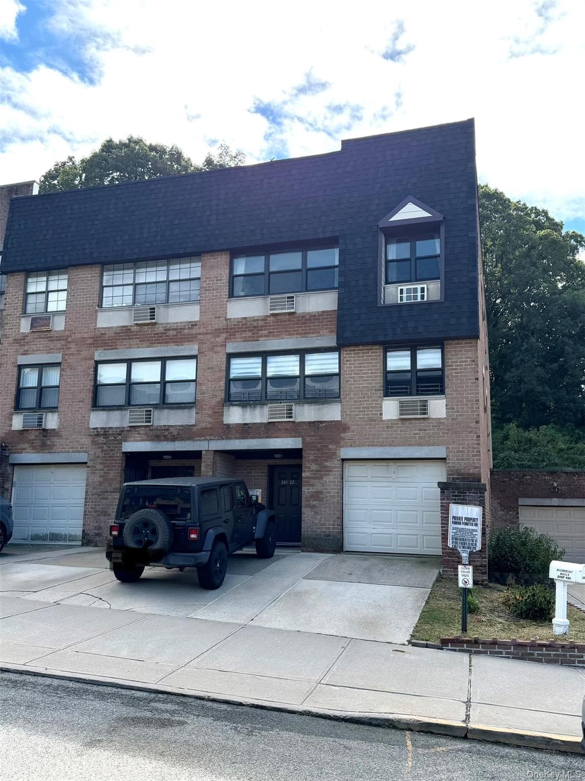 240-22 70 Avenue Unit: 9C,9G2, Douglaston