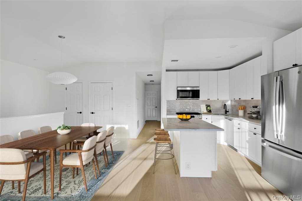 3-17 Endeavor Place Unit: C thumbnail 4