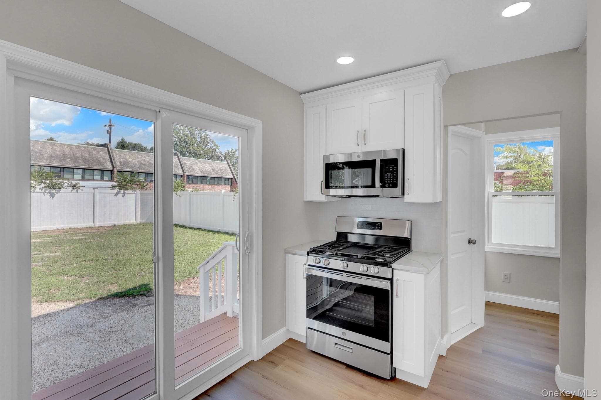 15 Stratford Avenue thumbnail 11