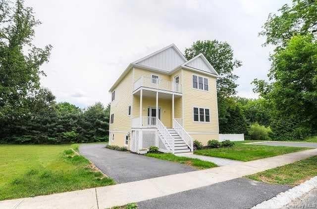 9 Bird Court, Rhinebeck
