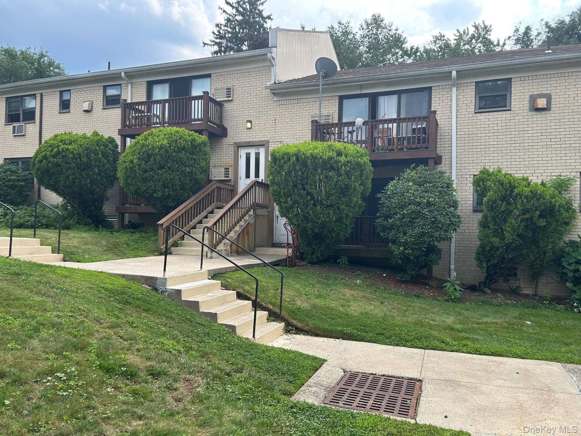 175 Sneden Place Unit: 175 thumbnail 2