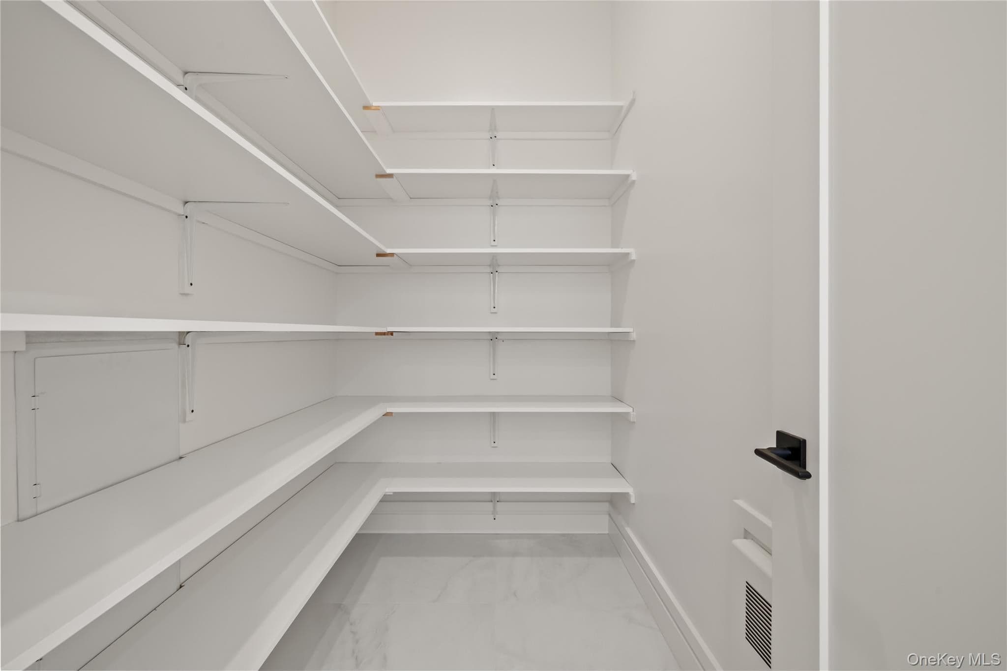 110 Fairview Avenue Unit: #201 thumbnail 4