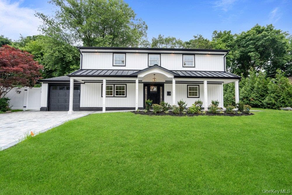 12 E Park Drive, Old Bethpage