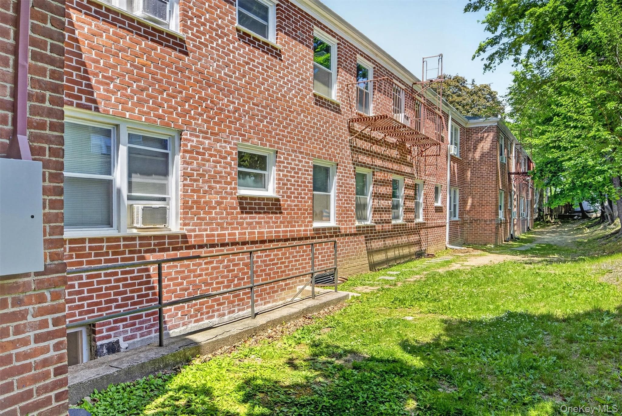 205 W Post Road Unit: E-1-O thumbnail 16