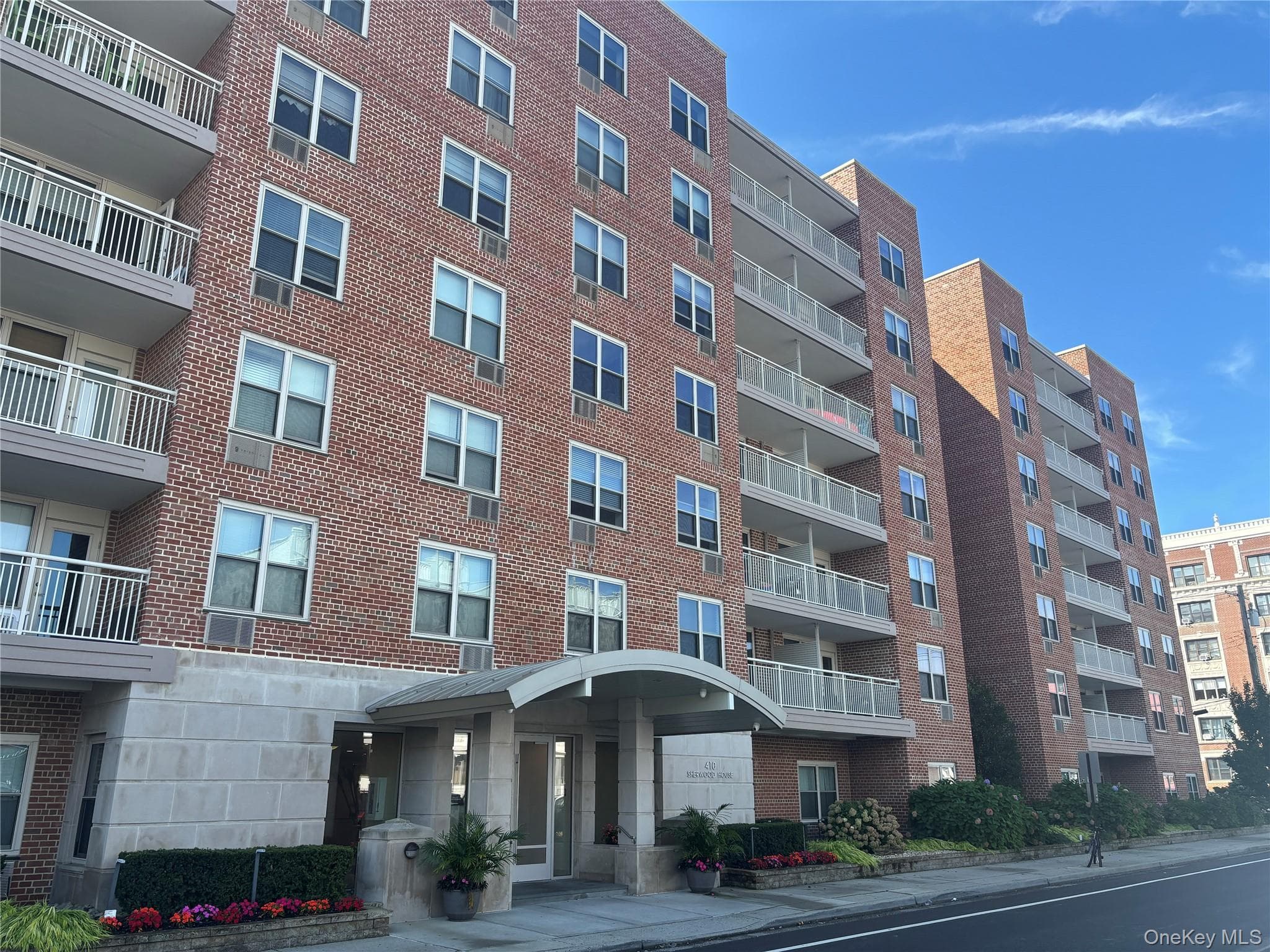 410 E Broadway Unit: 3S photo 1