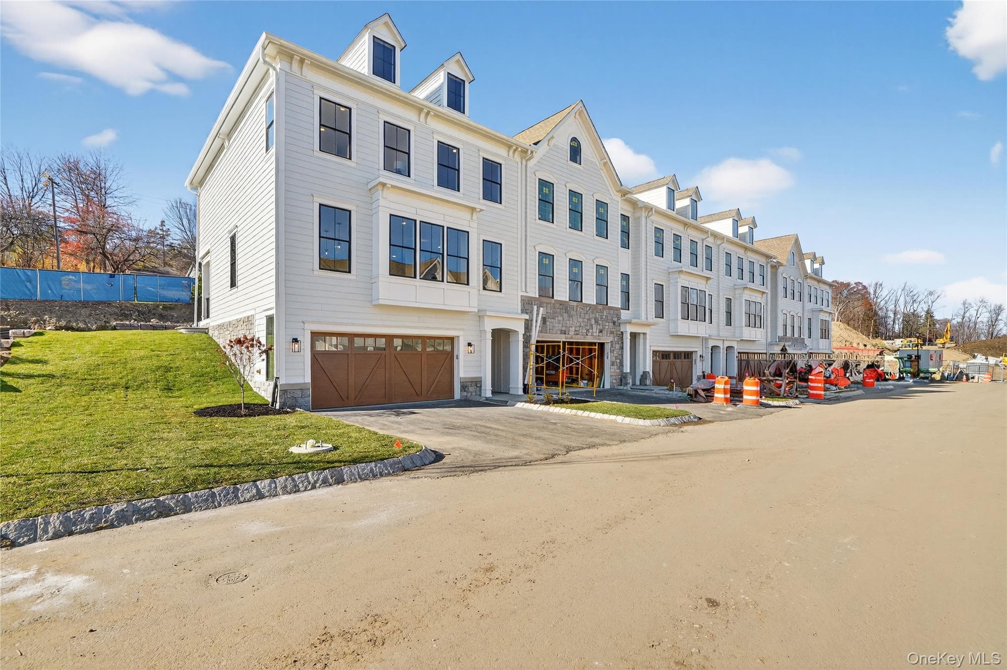1811 Soundview Court thumbnail 2