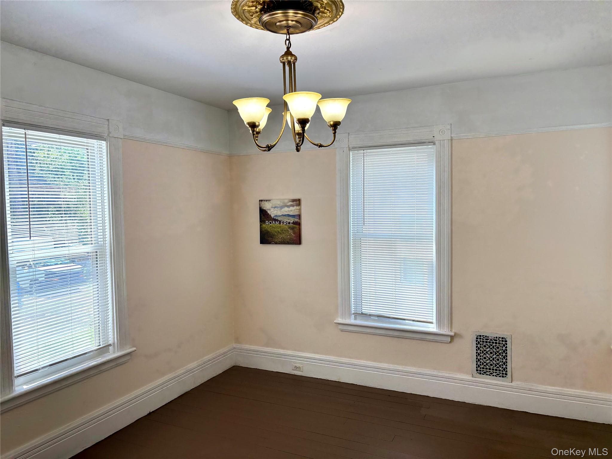 137 N Clinton Street thumbnail 11