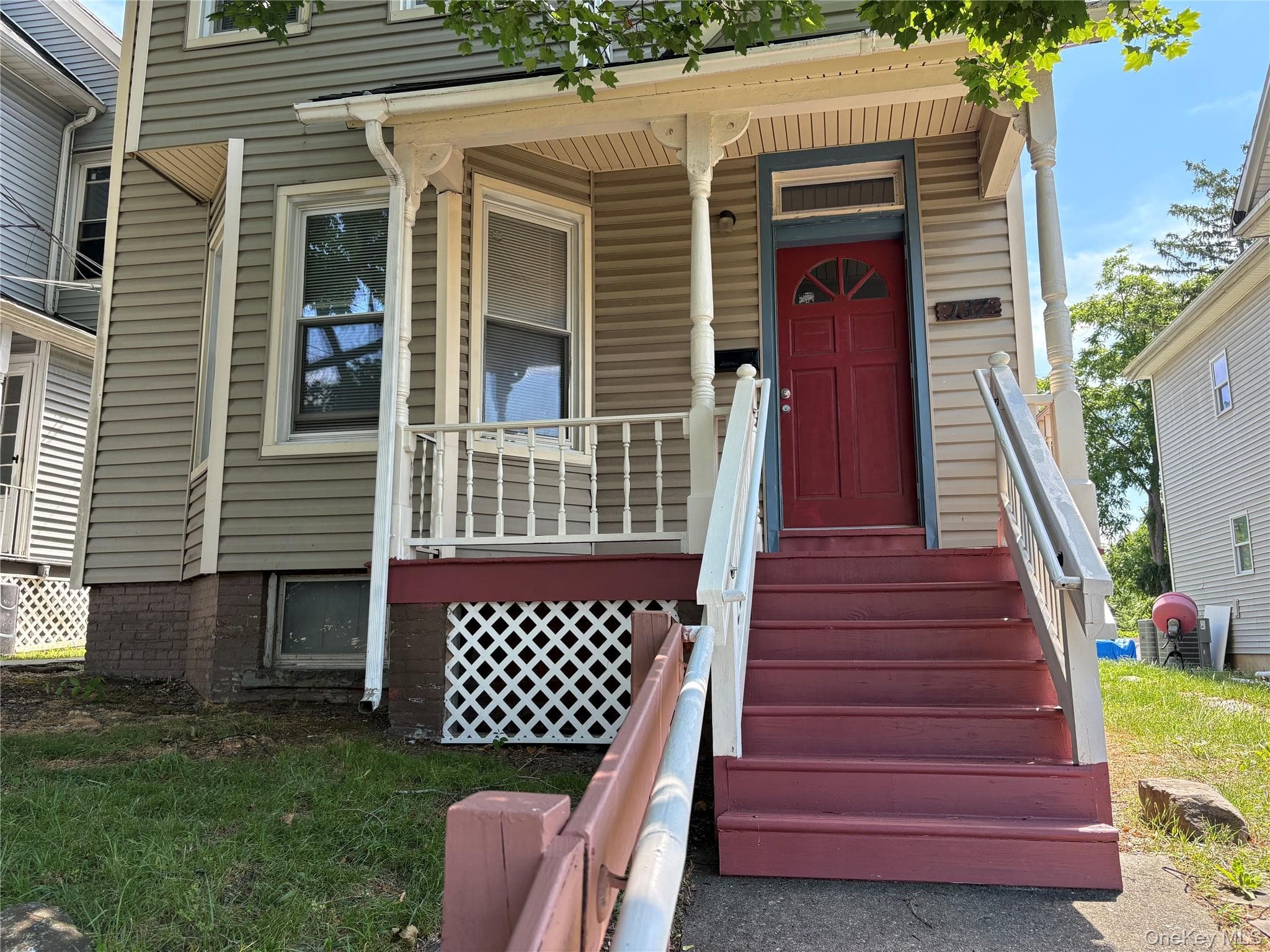 137 N Clinton Street thumbnail 3