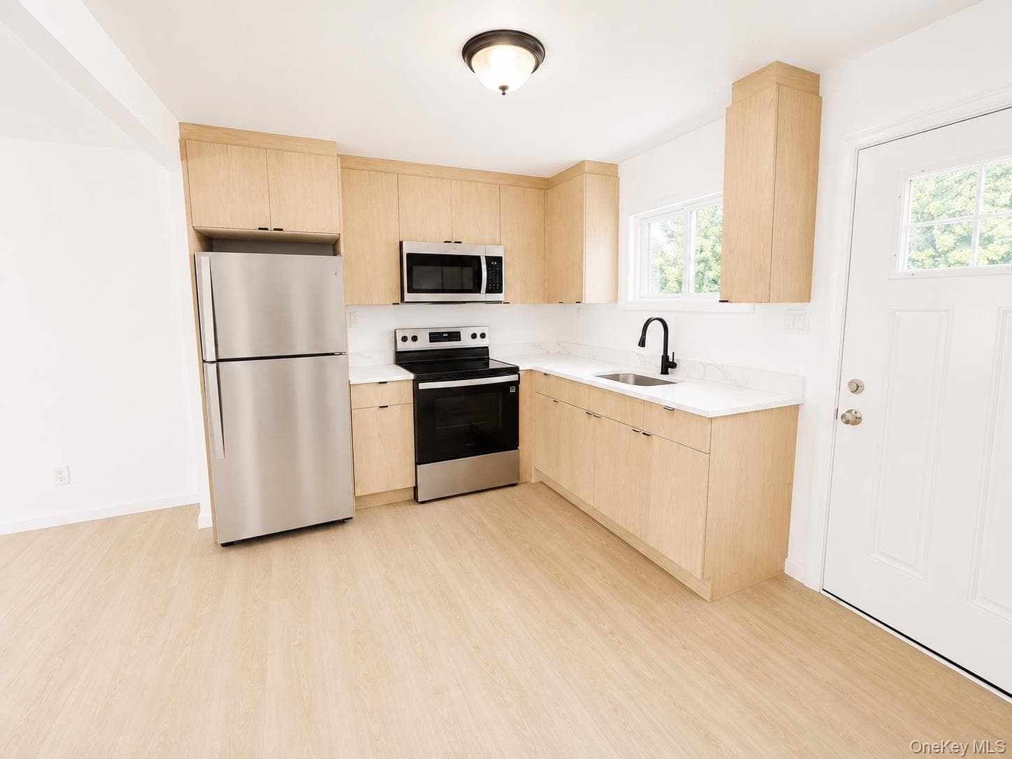 818 Meade Avenue thumbnail 2
