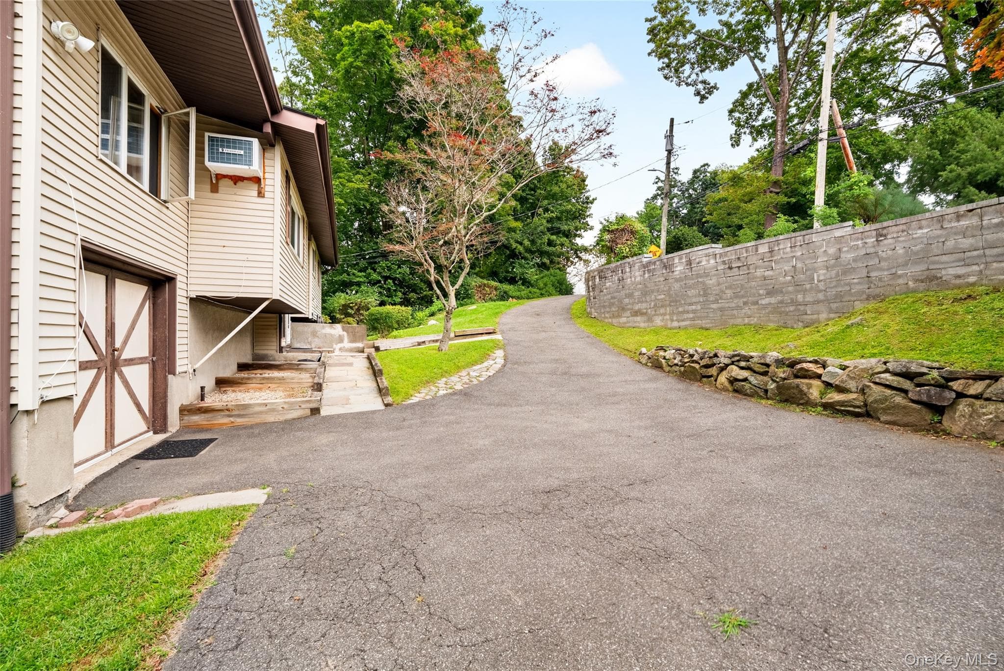 23 Howard Avenue thumbnail 3