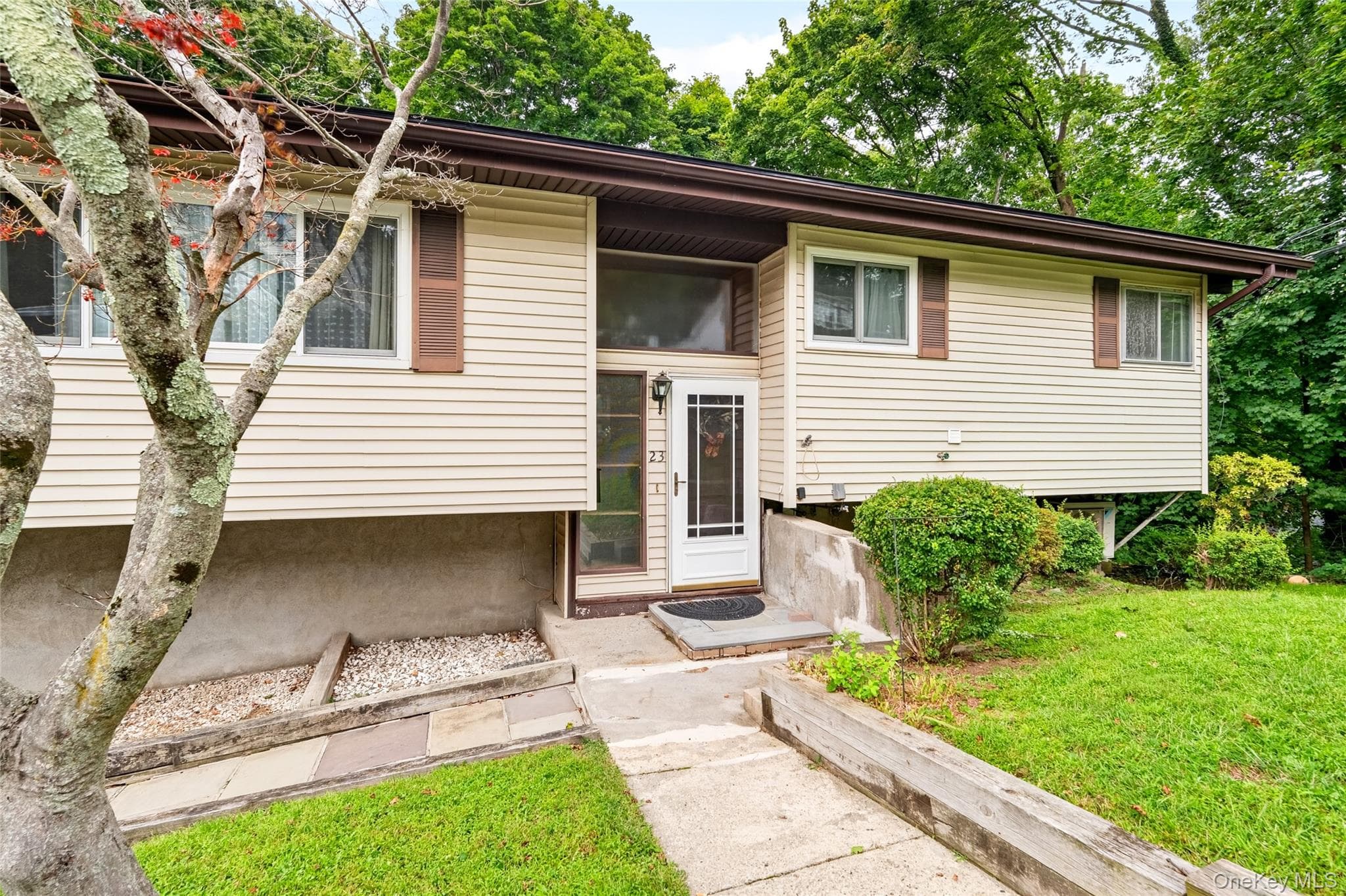 23 Howard Avenue thumbnail 4