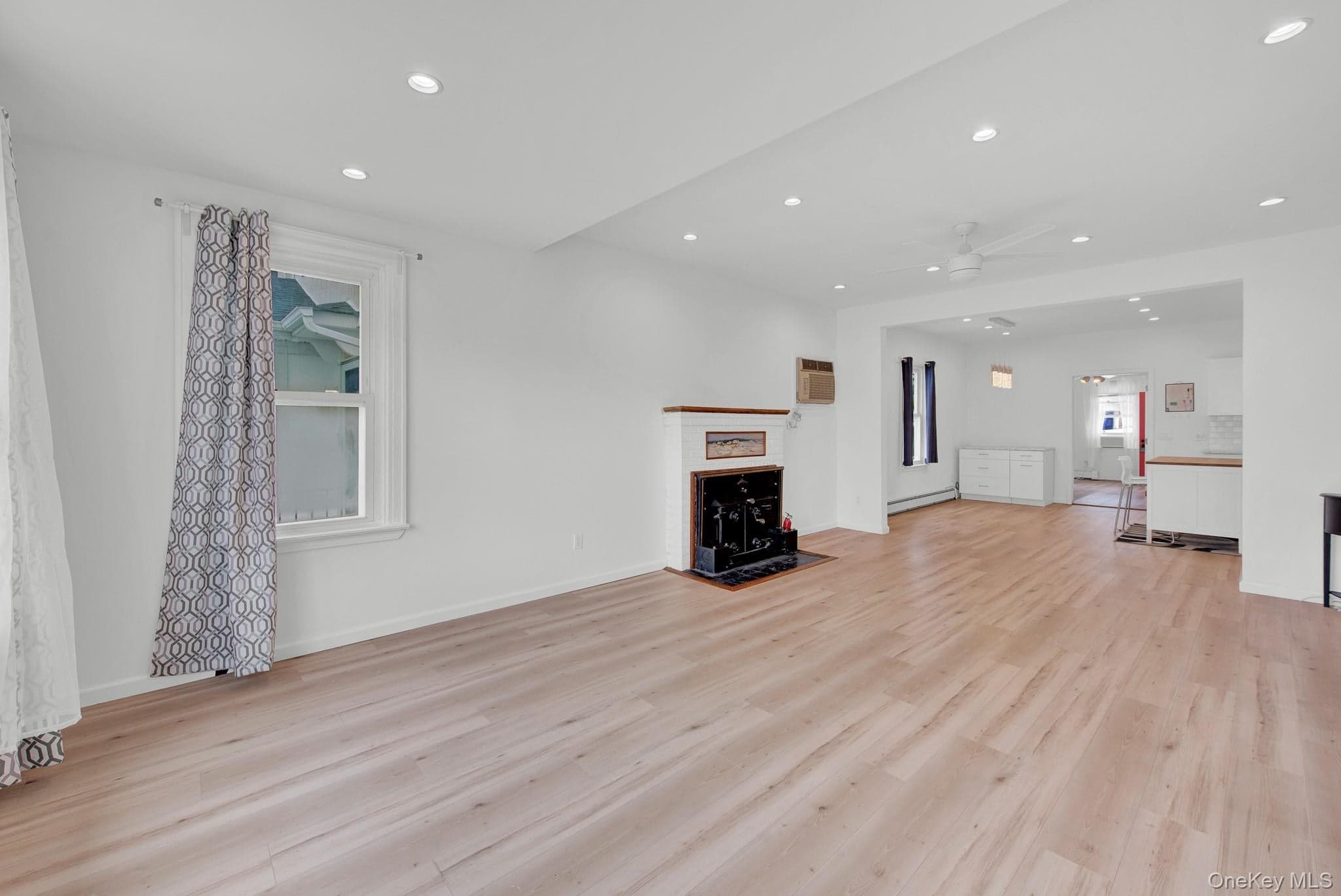 339 W Fulton Street thumbnail 4