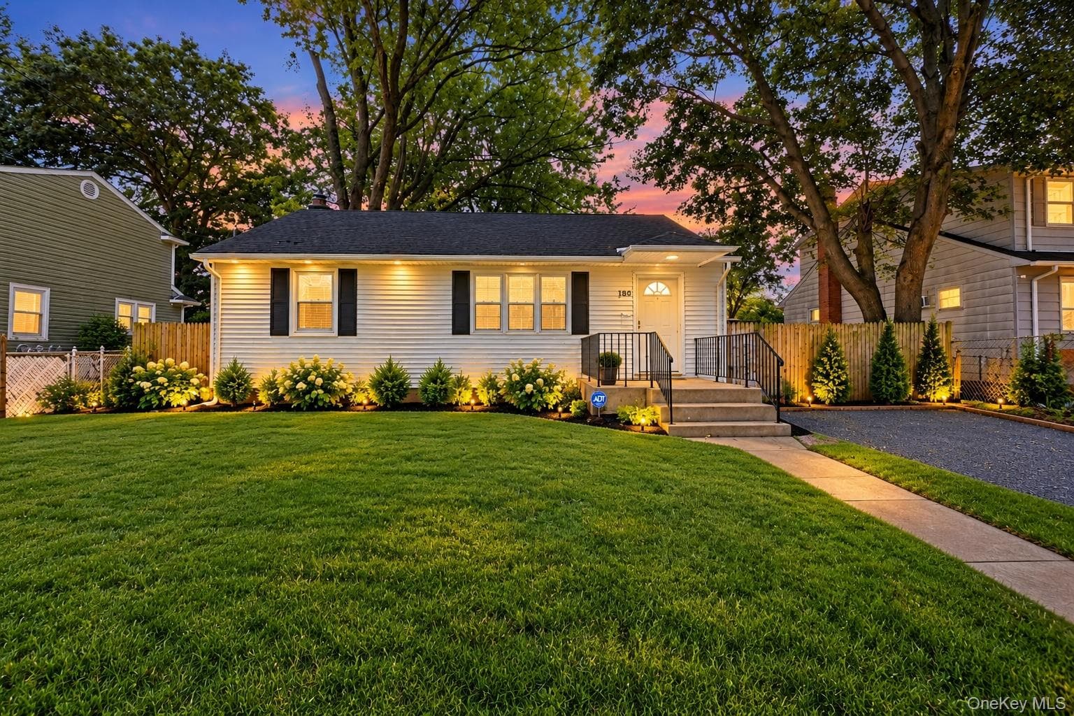 180 E Booker Avenue, Wyandanch