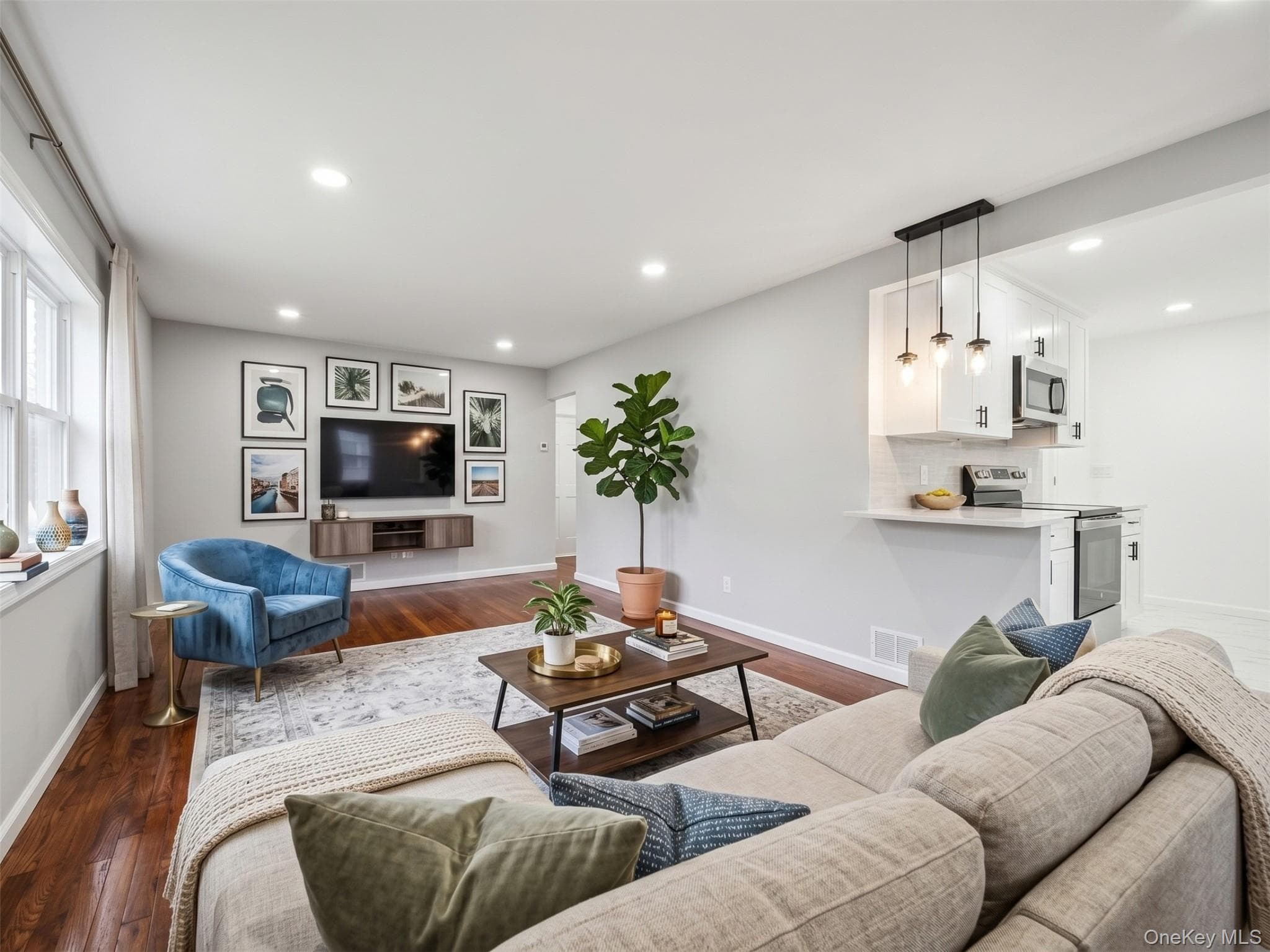 180 E Booker Avenue thumbnail 2