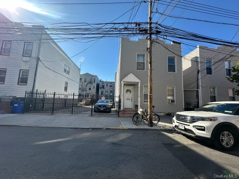 2544 22nd Street, Astoria