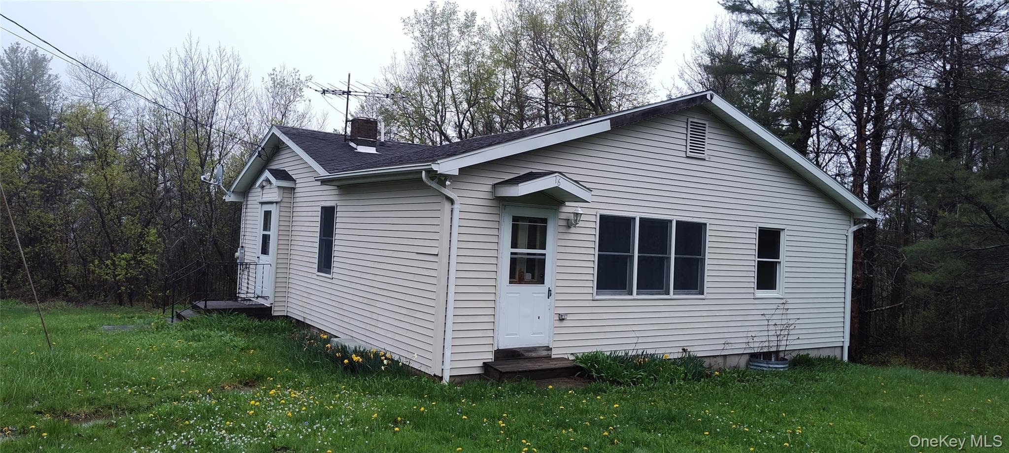 16 Lake Road photo 1