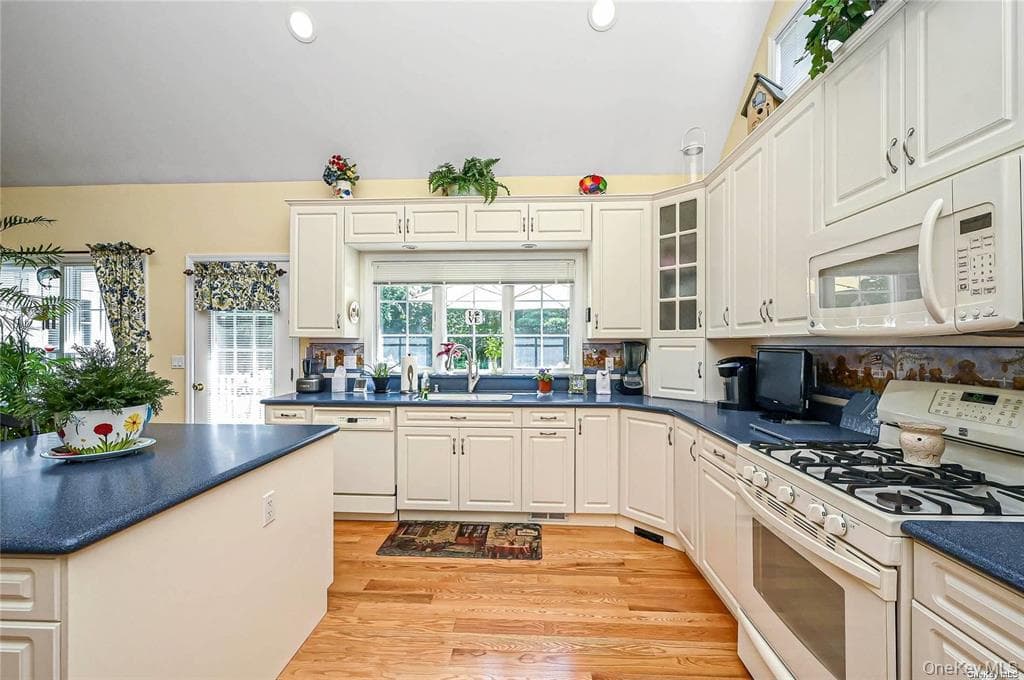 828 Pondview Road thumbnail 9