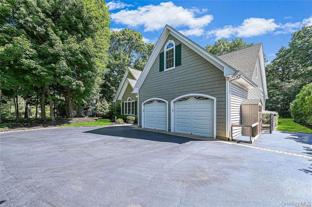 828 Pondview Road thumbnail 2