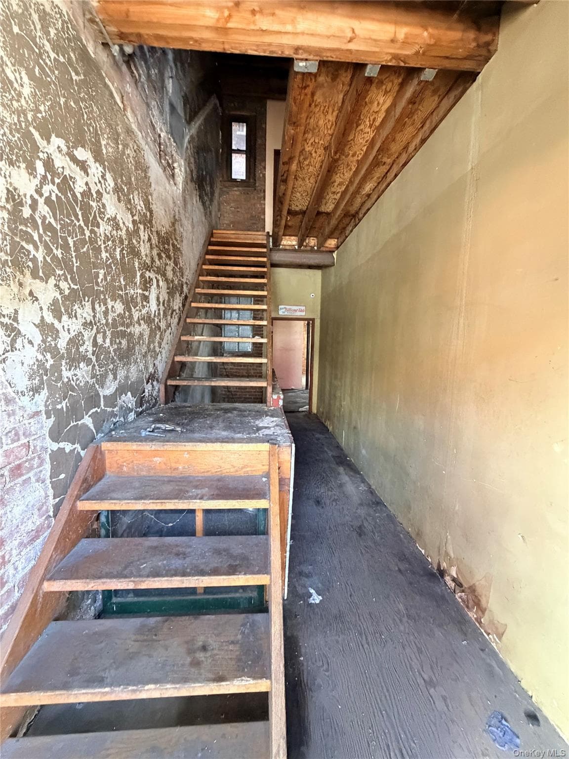 1510 Bryant Avenue thumbnail 6