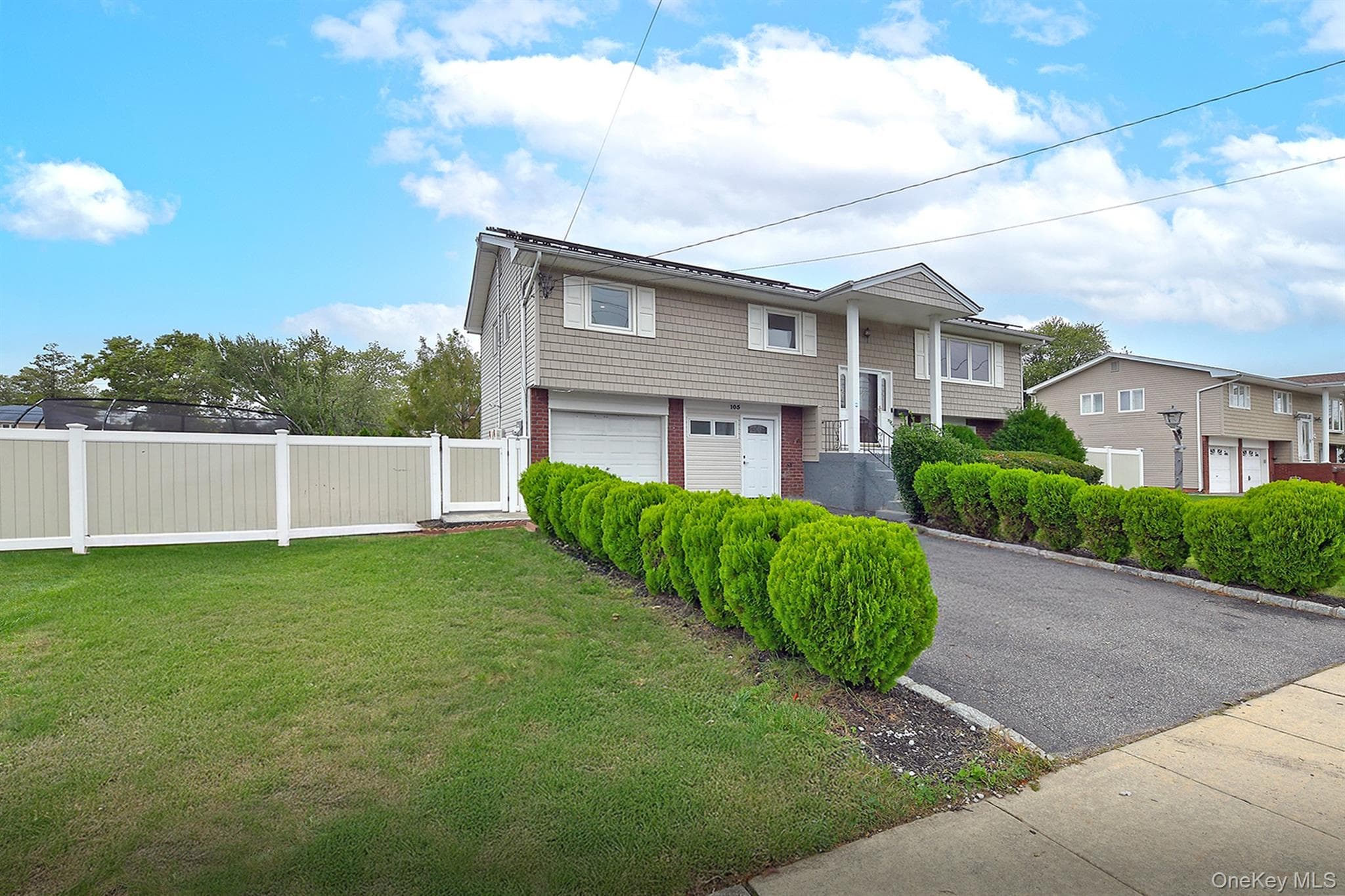 105 N Lewis Avenue thumbnail 3