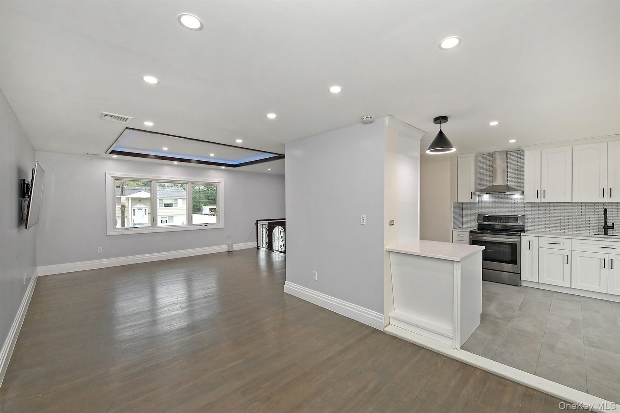105 N Lewis Avenue thumbnail 15