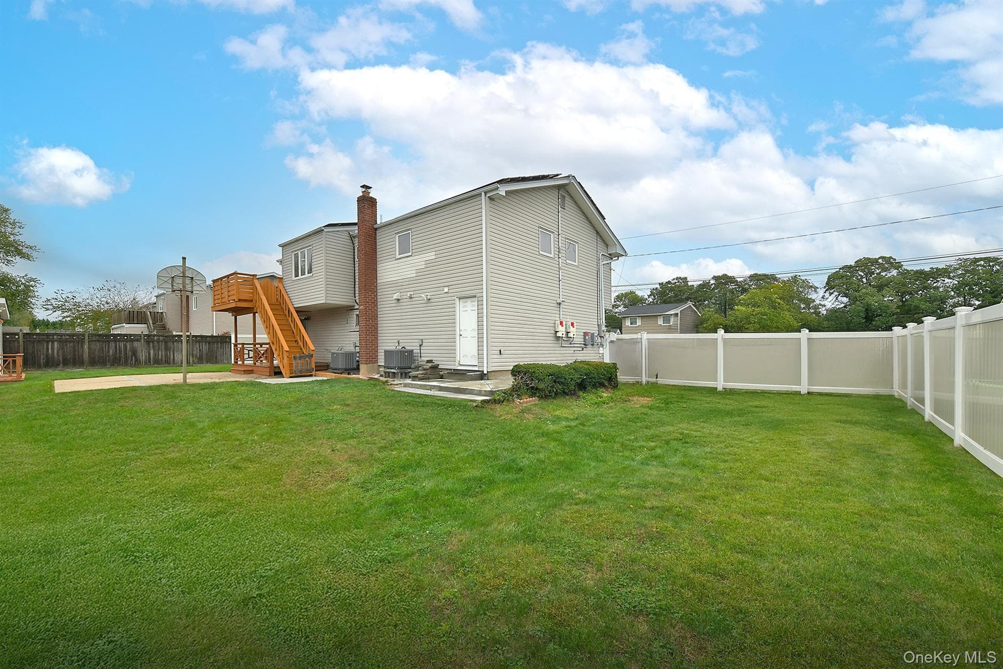 105 N Lewis Avenue thumbnail 33