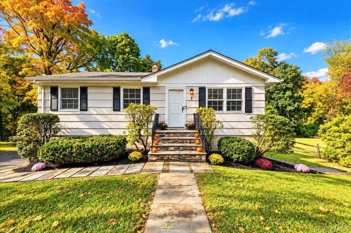 7 Meadowbrook Drive, Ossining