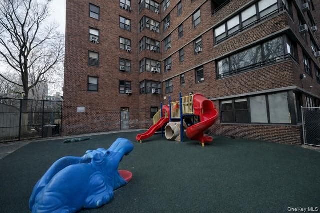 385 Grand Street Unit: L904 thumbnail 4