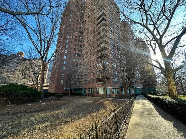 385 Grand Street Unit: L904 thumbnail 2