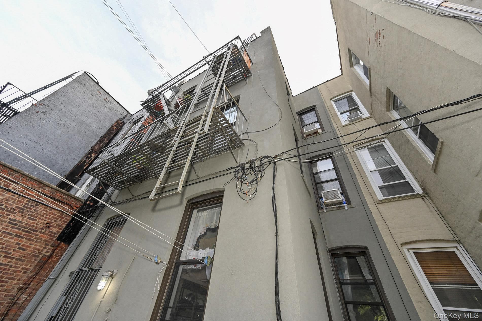 967 Seneca Avenue thumbnail 17