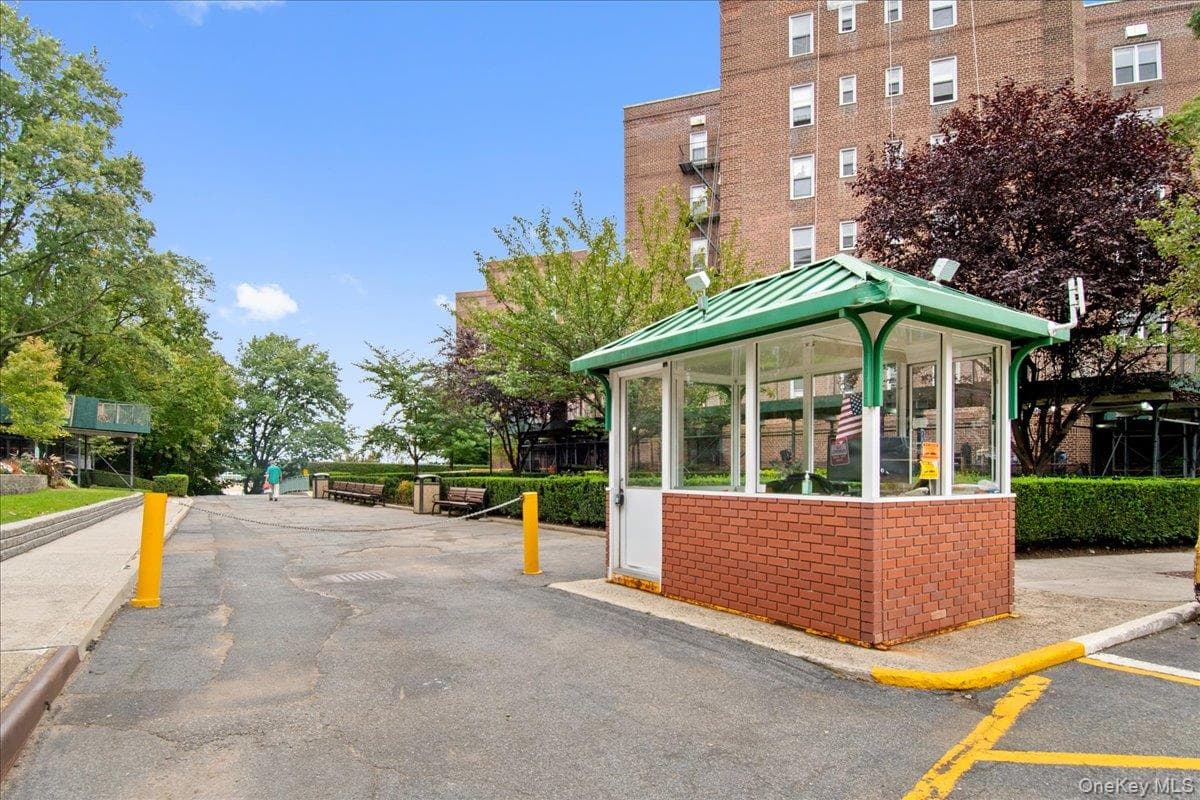 5621 Netherland Avenue Unit: 3D thumbnail 18