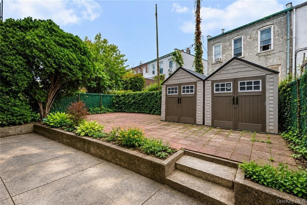 58-34 Catalpa Avenue thumbnail 4