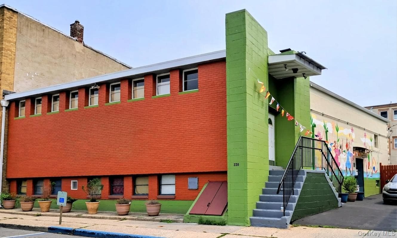 228 N Washington Street thumbnail 2