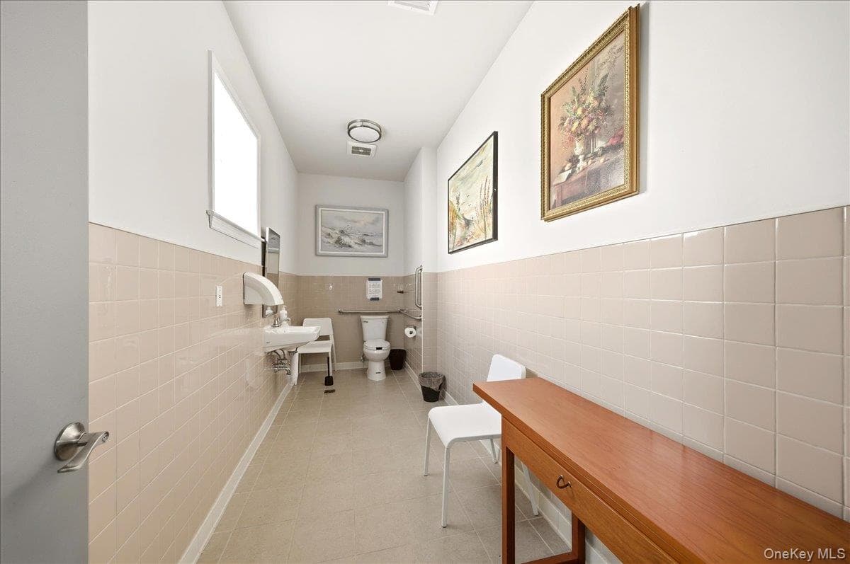 228 N Washington Street thumbnail 25