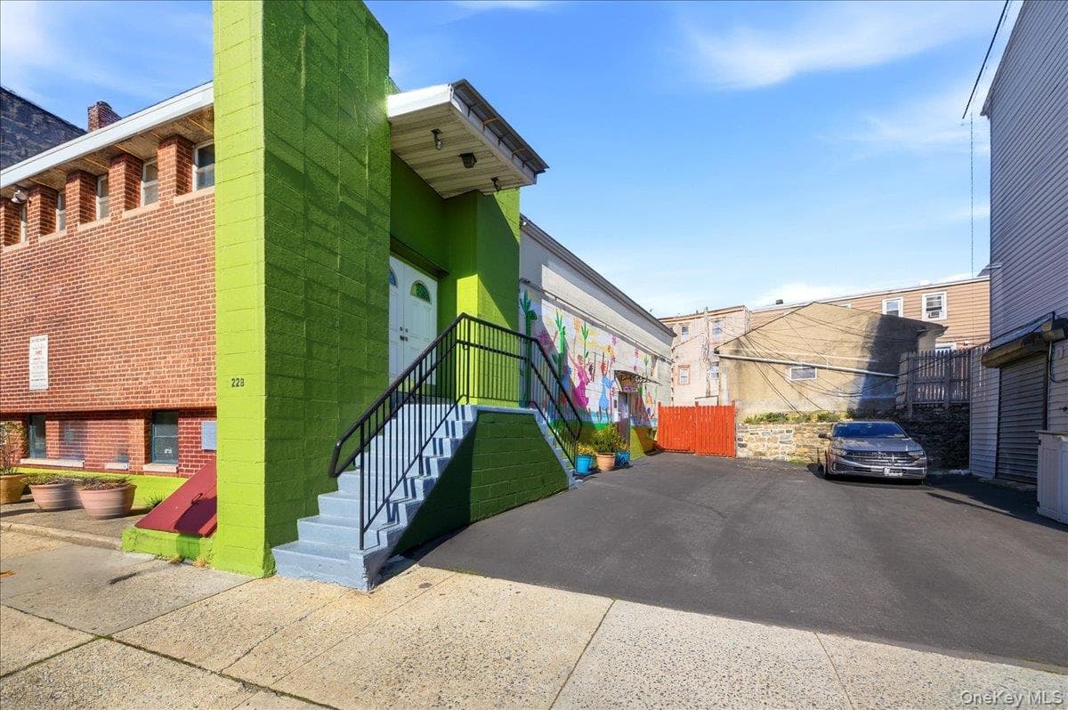 228 N Washington Street thumbnail 4