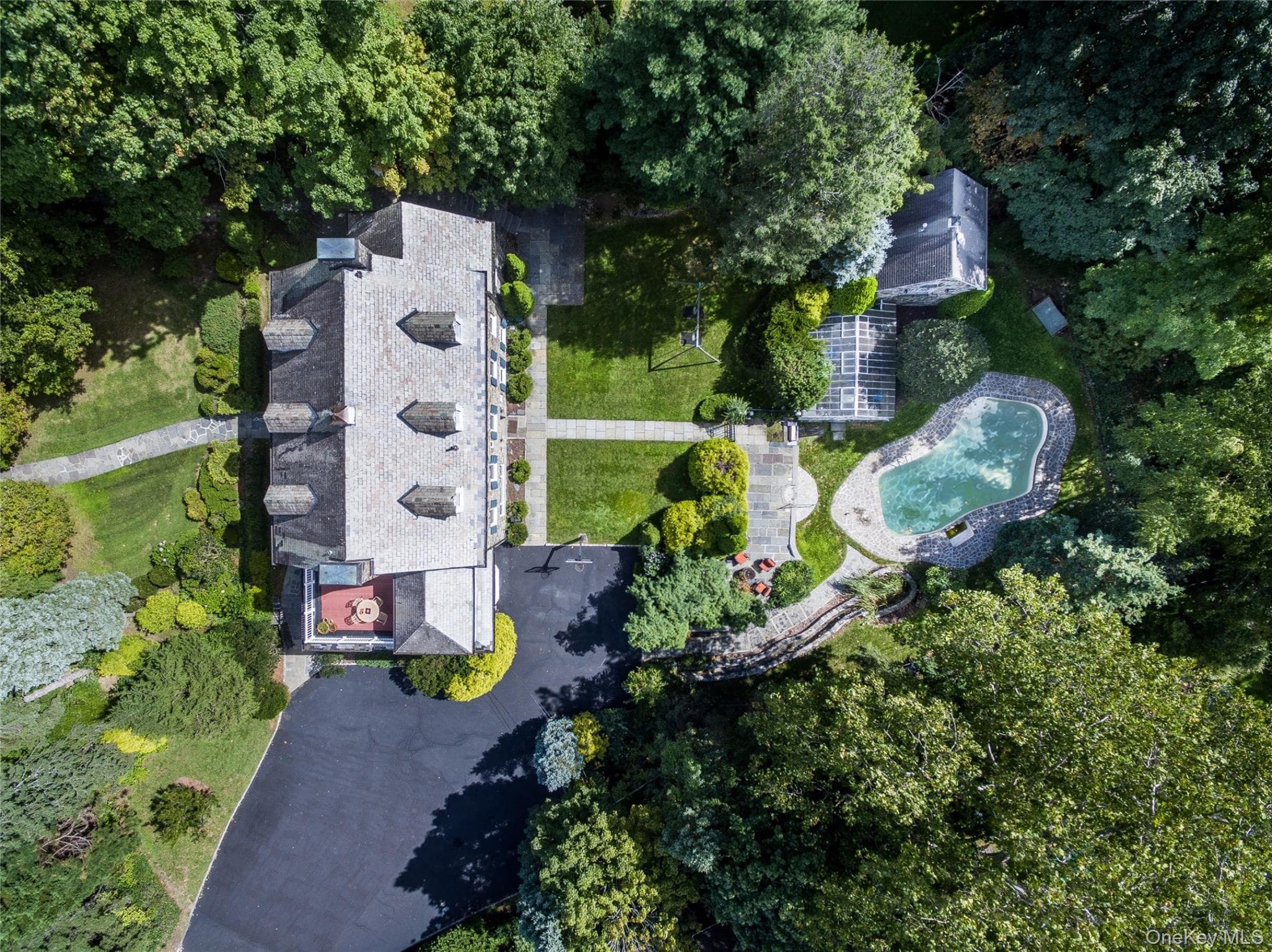 209 Beechmont Drive thumbnail 2