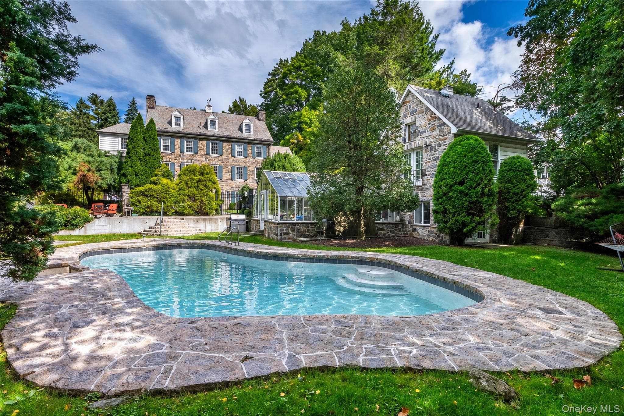 209 Beechmont Drive thumbnail 40