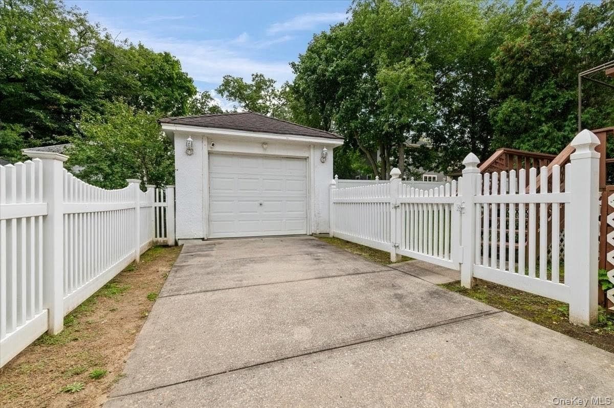 1051 Roselle Place thumbnail 22