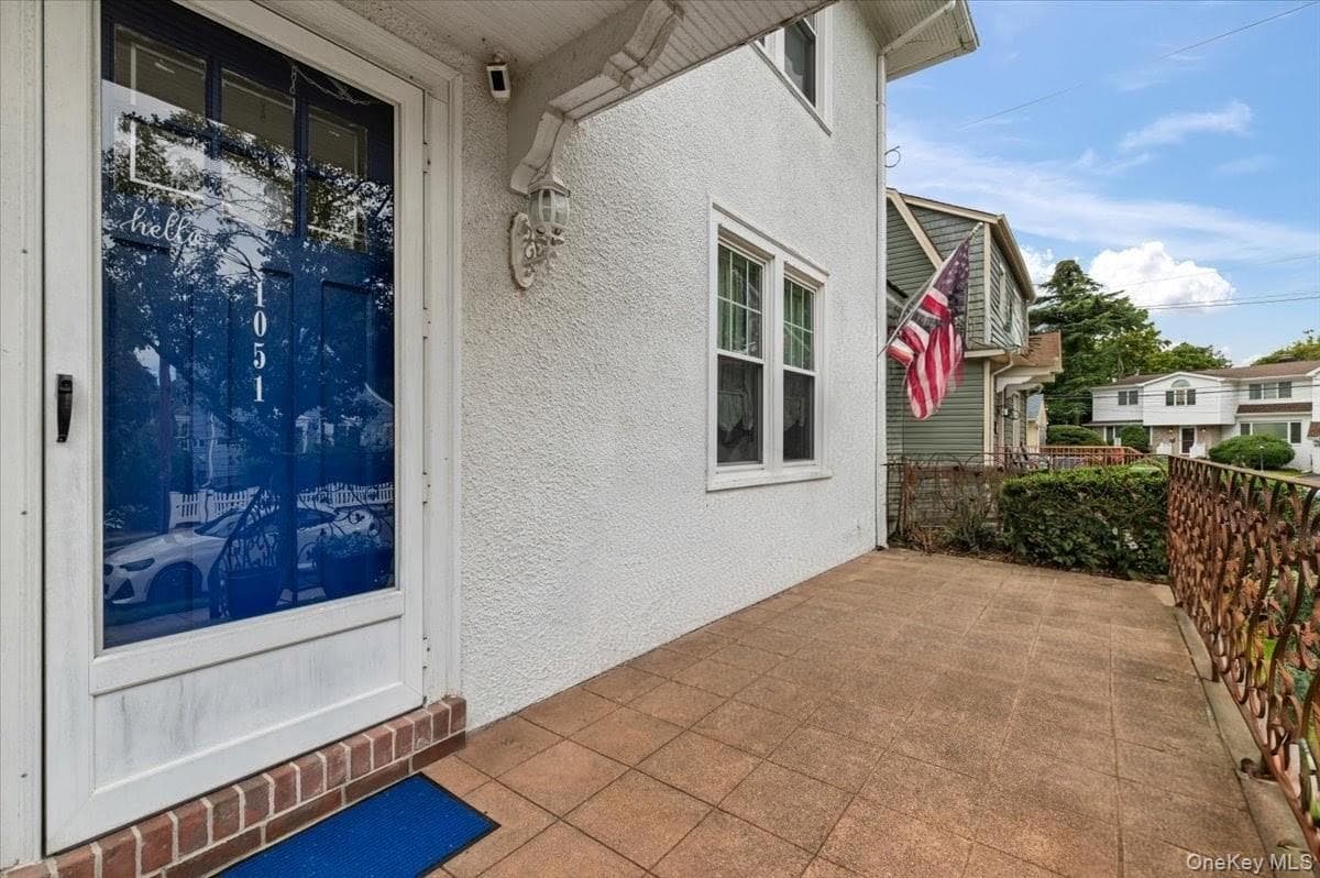 1051 Roselle Place thumbnail 3