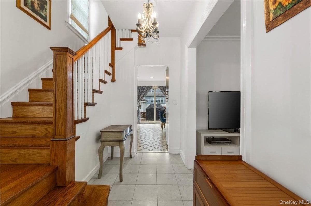 1051 Roselle Place thumbnail 4