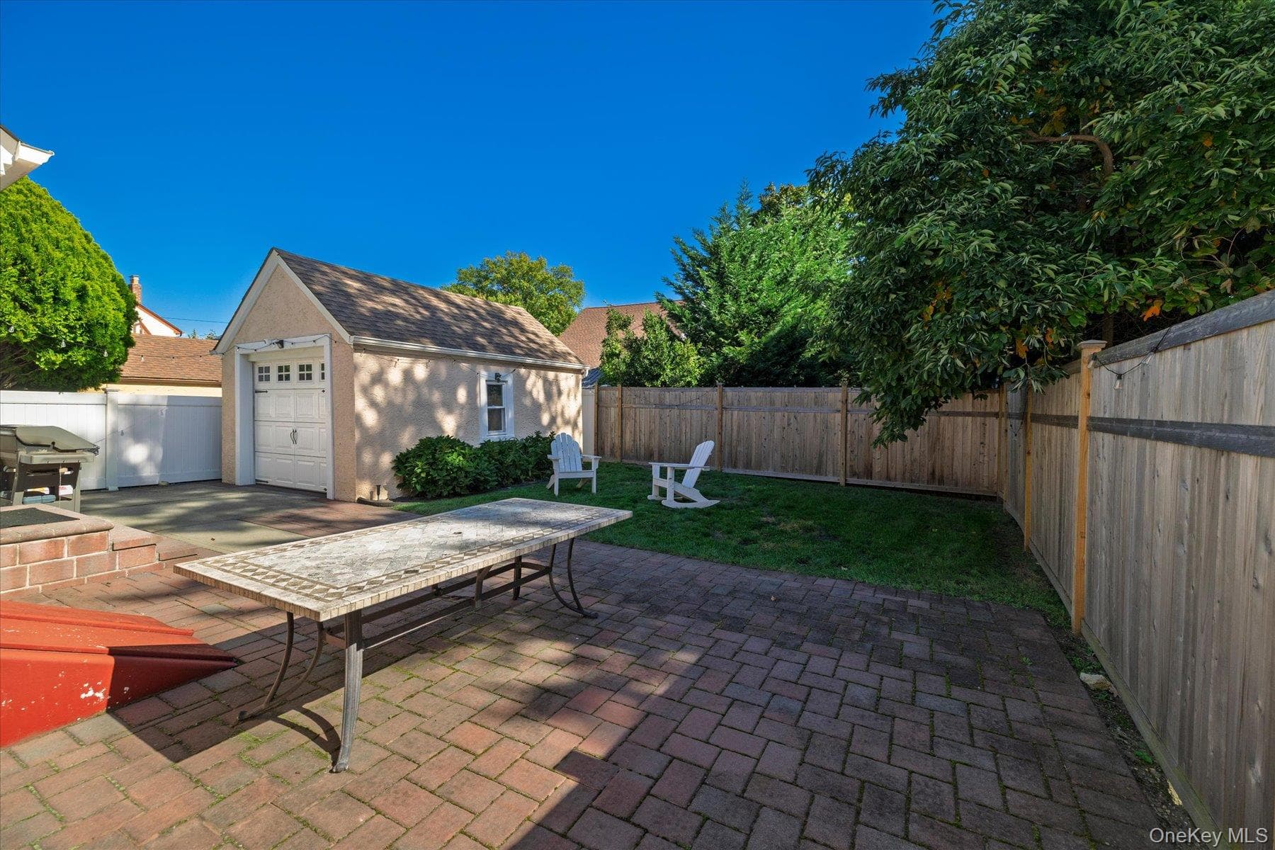1753 Victoria Street thumbnail 20