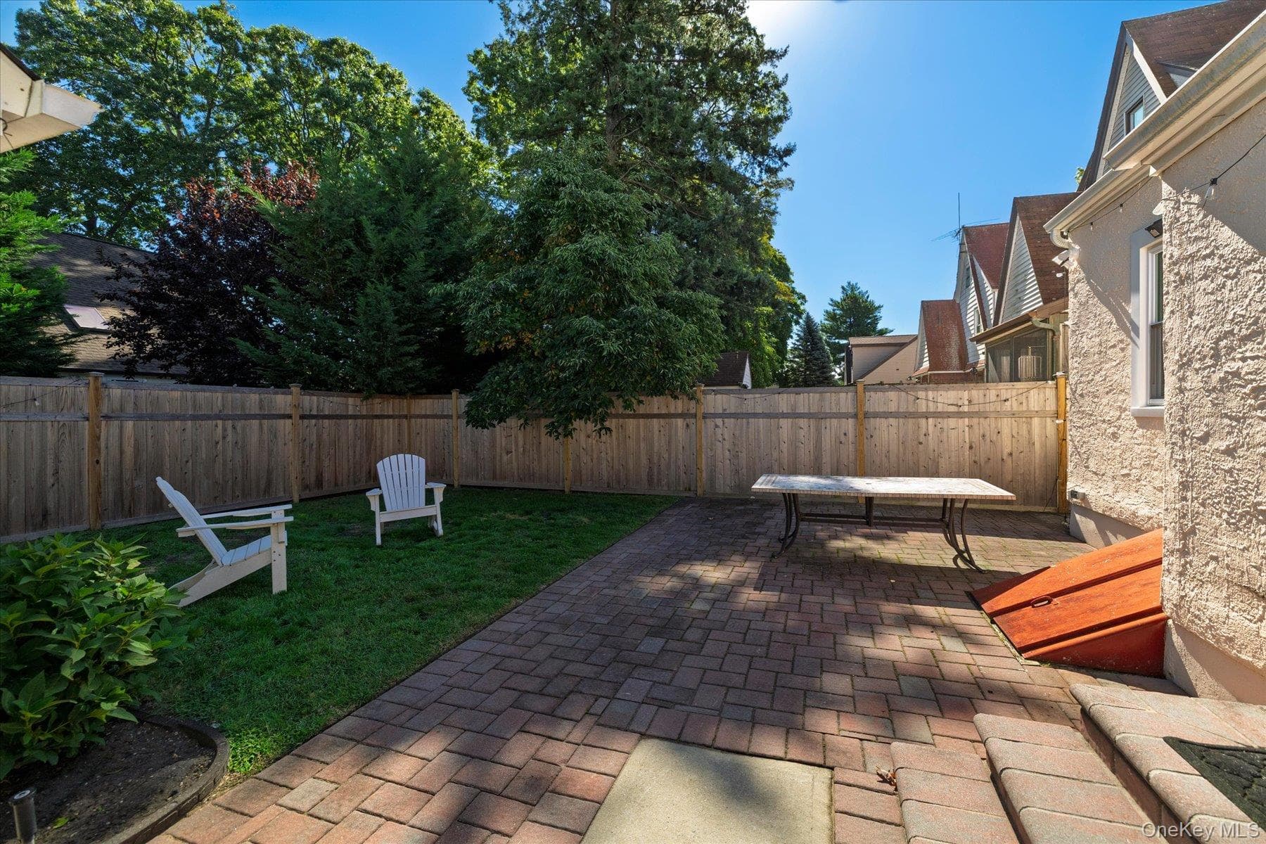 1753 Victoria Street thumbnail 18