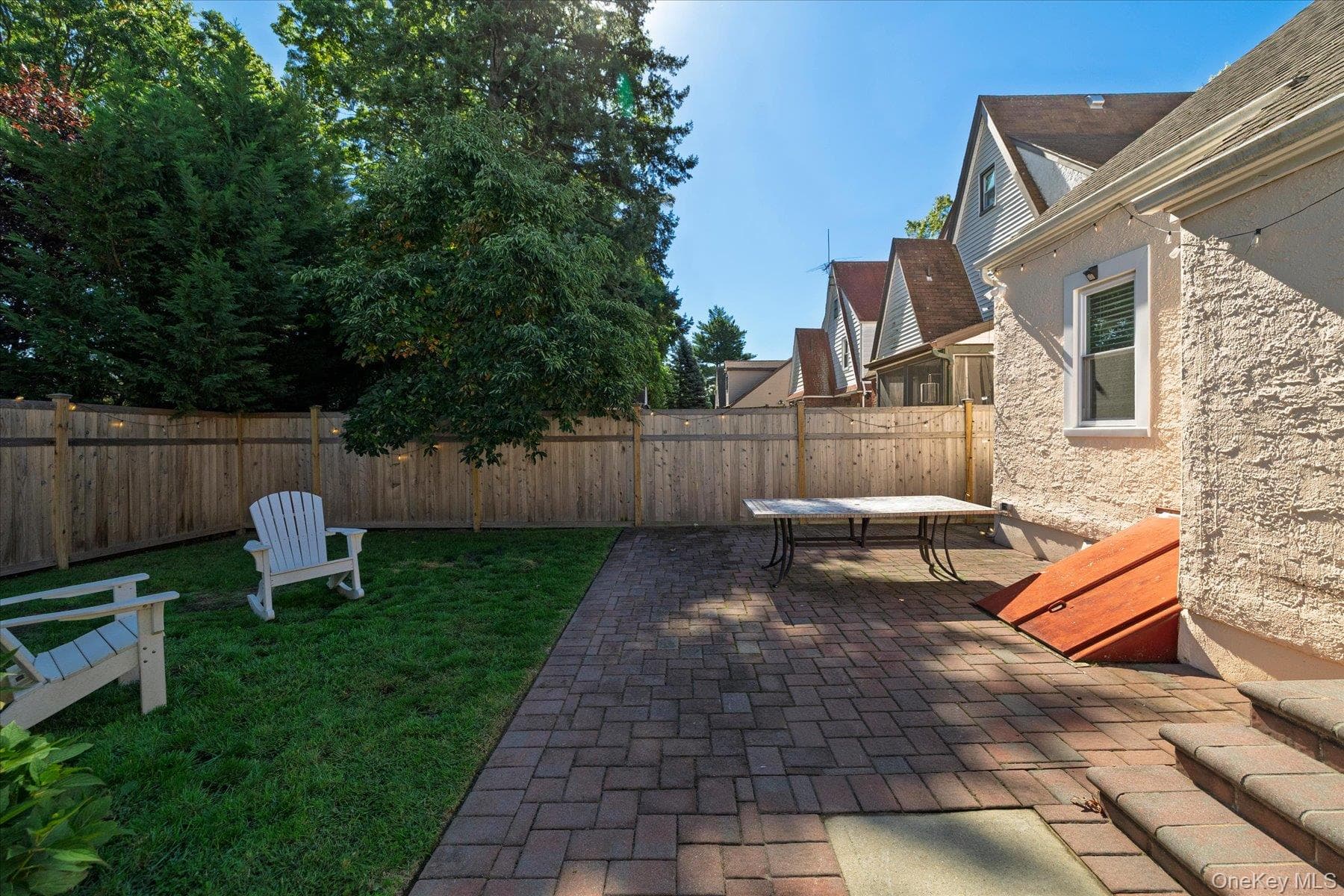 1753 Victoria Street thumbnail 17