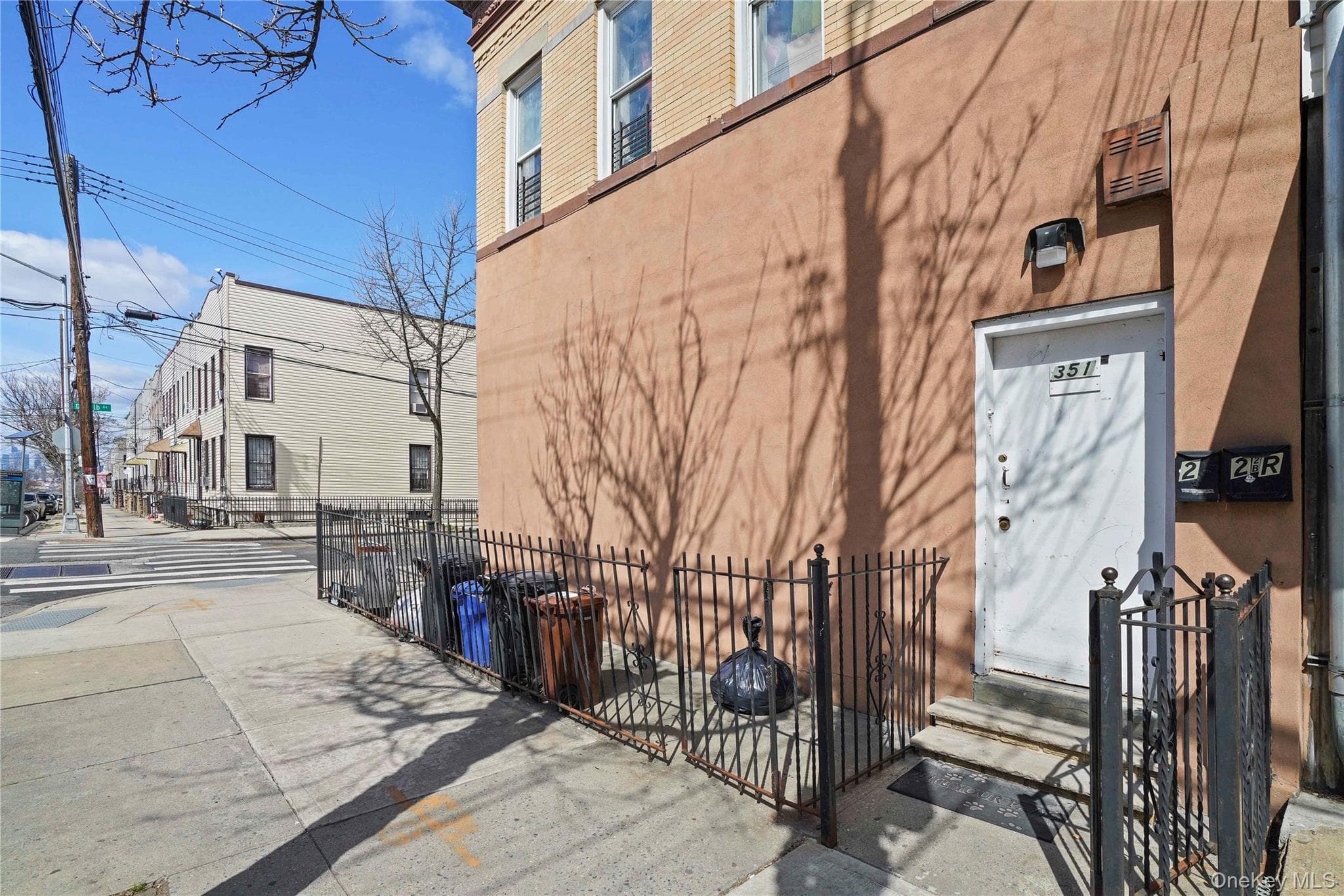 351 Onderdonk Avenue thumbnail 2