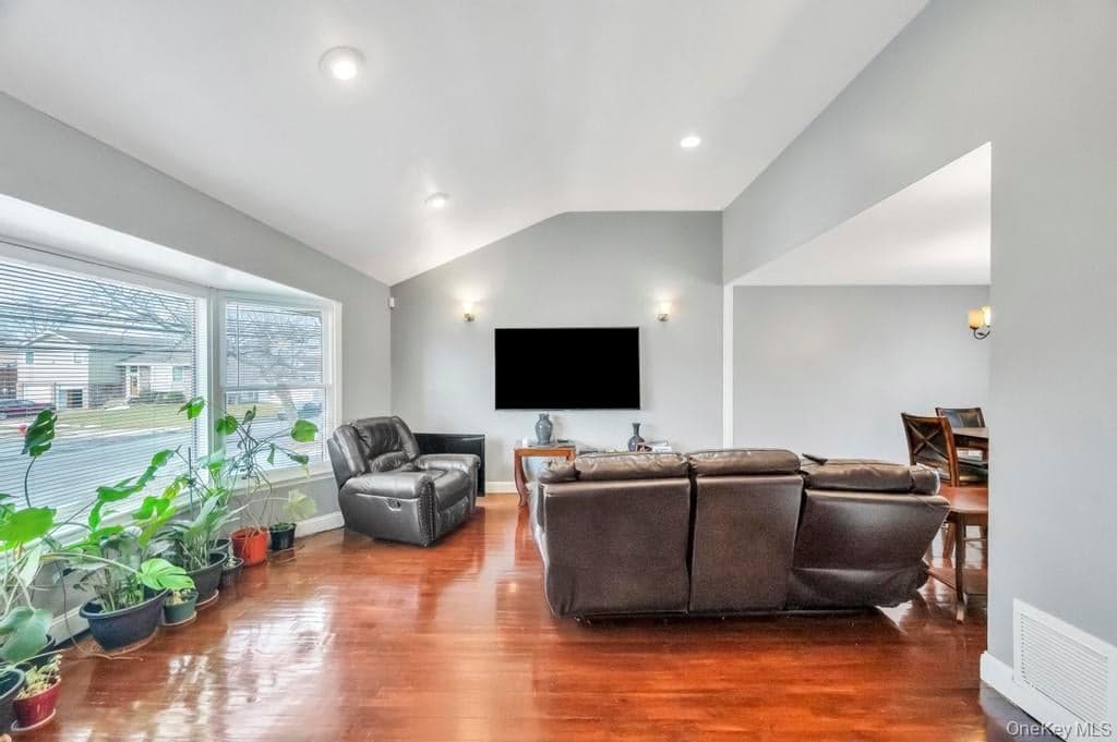 3263 Milburn Avenue thumbnail 2