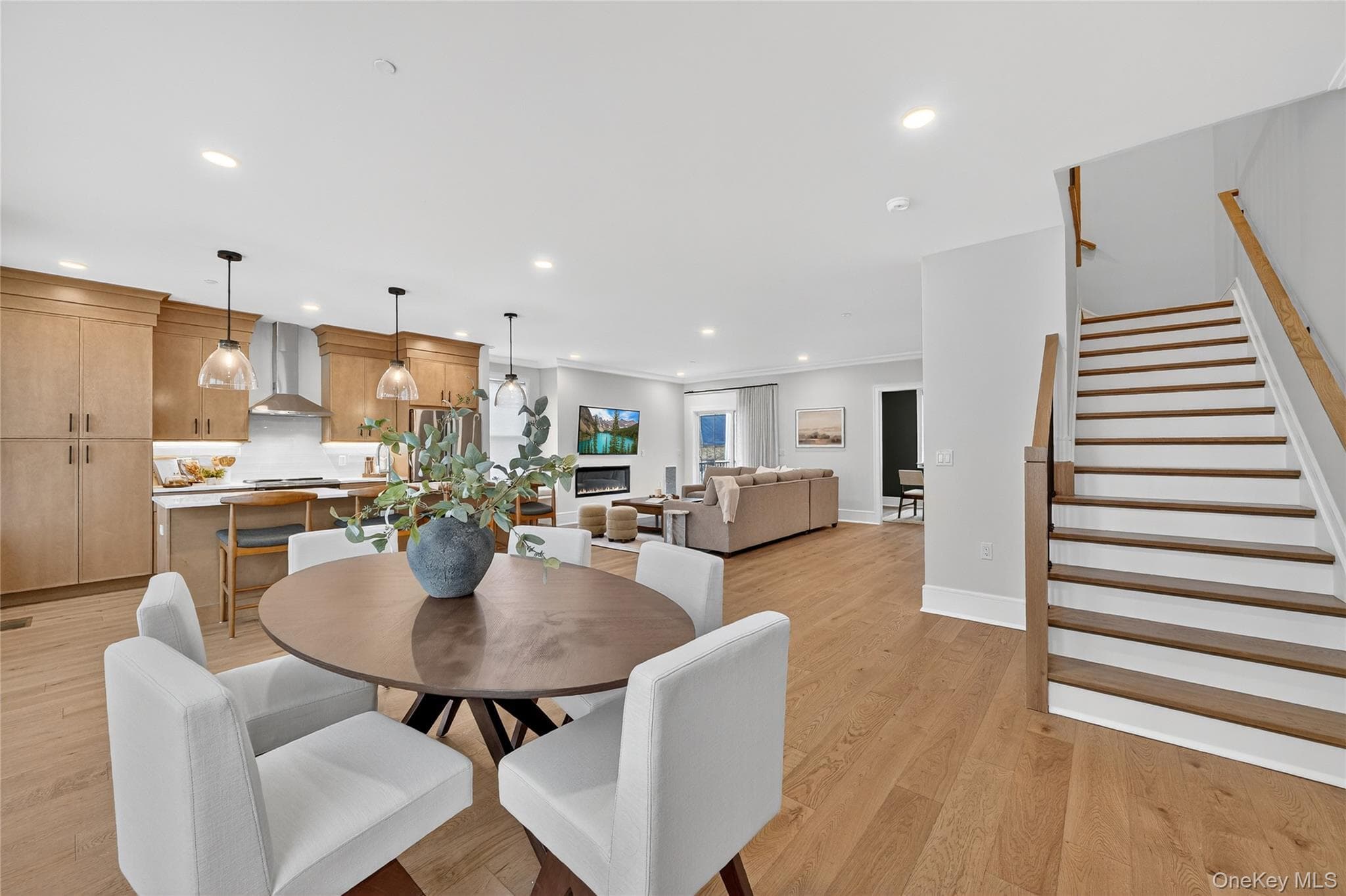 1815 Soundview Court thumbnail 14