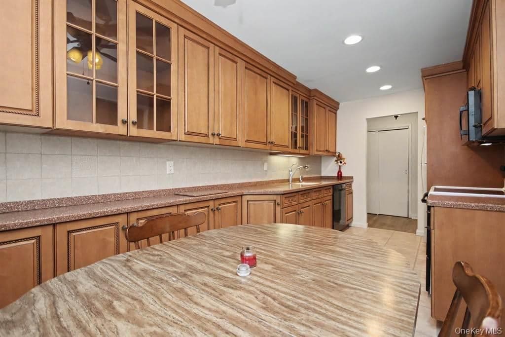 969 Sierra Vista Lane thumbnail 6