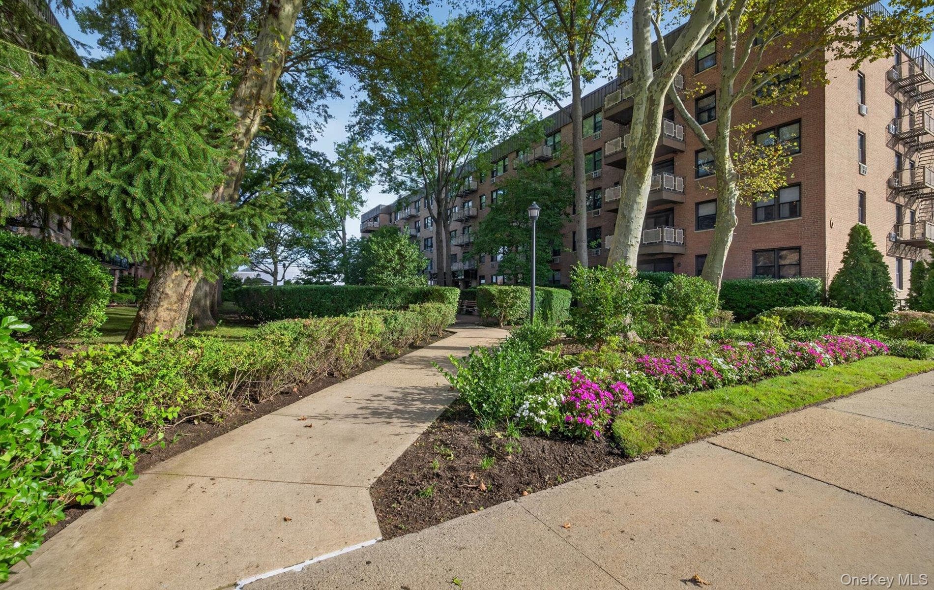 4 Birchwood Court Unit: 4G thumbnail 2