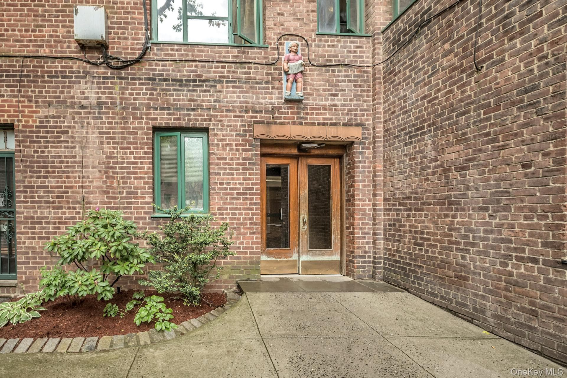 1579 Metropolitan Avenue Unit: 3B thumbnail 2