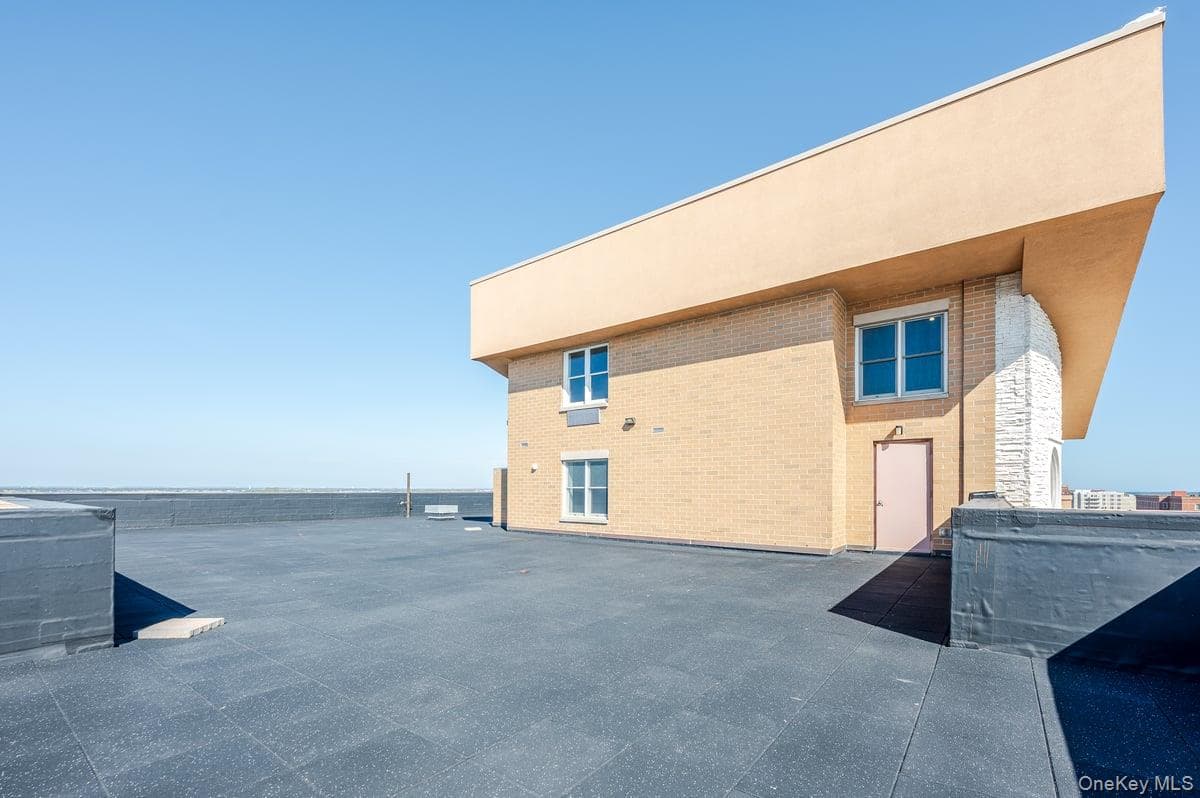 661 W Broadway Unit: 402 thumbnail 37